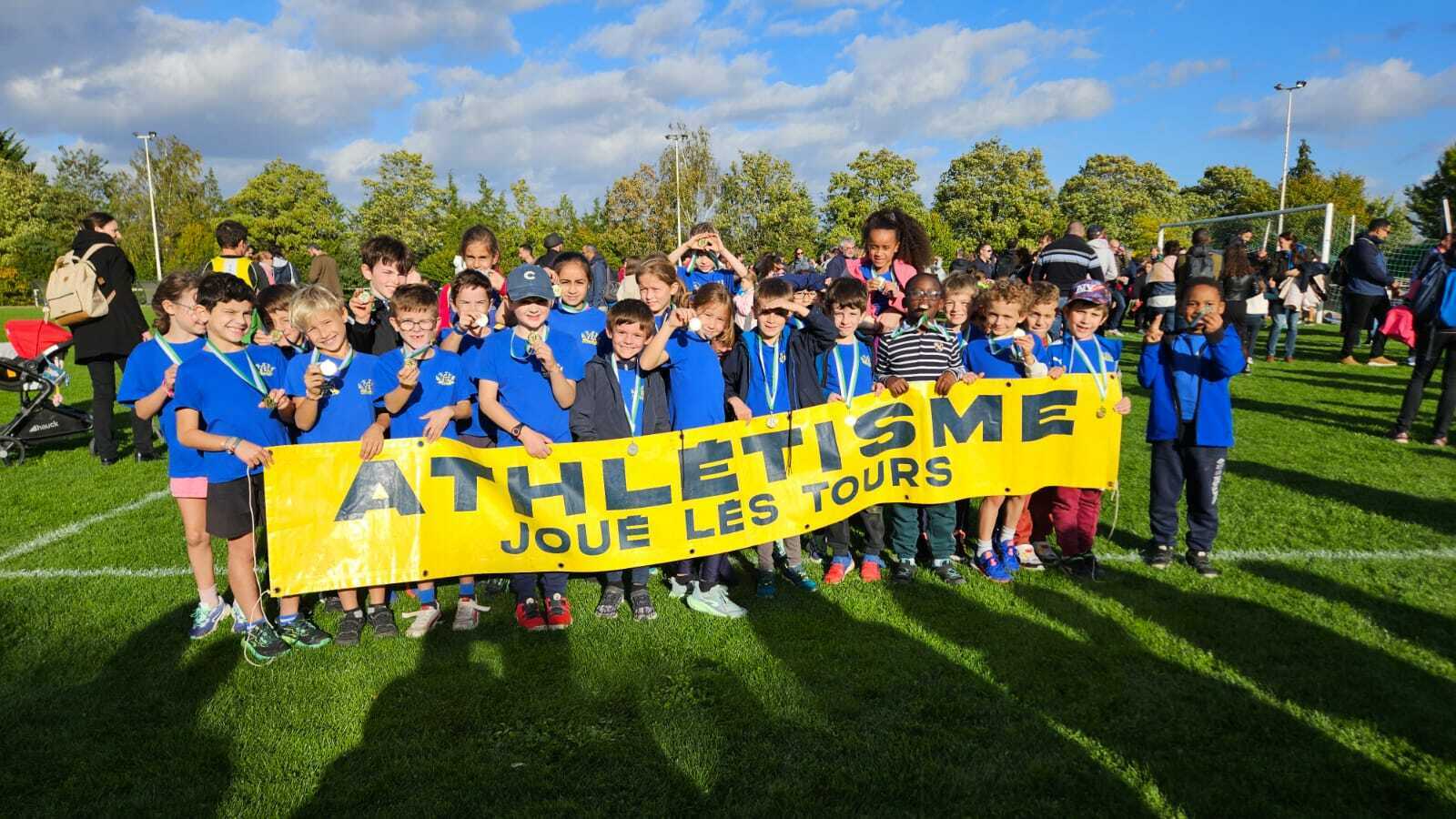 Marée bleue au meeting de rentrée à Fondettes