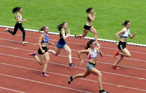 5d09d10bbc0d9_P1020127LeaTessier200m.jpg